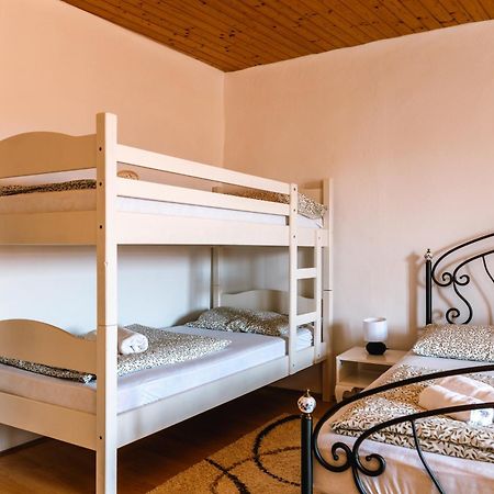 Apartment Valetovi Štanjel Eksteriør bilde