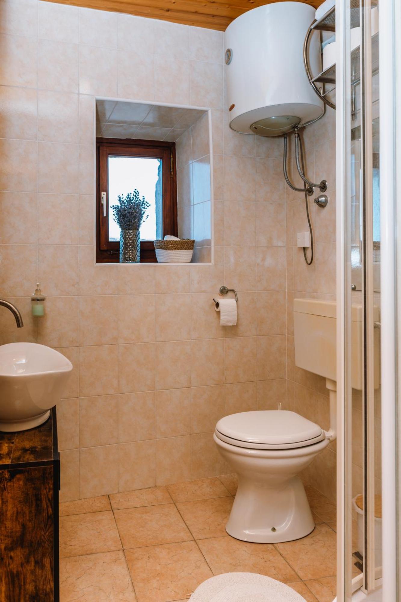 Apartment Valetovi Štanjel Eksteriør bilde