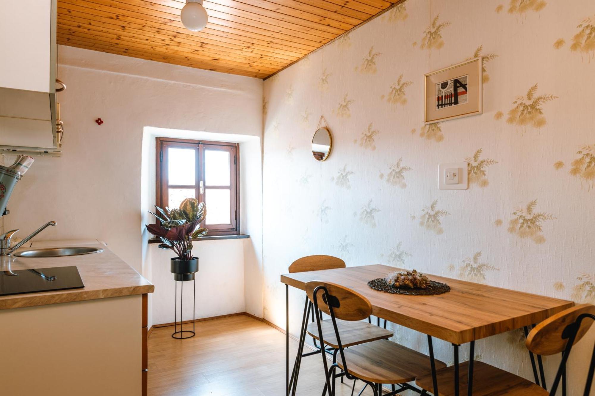 Apartment Valetovi Štanjel Eksteriør bilde