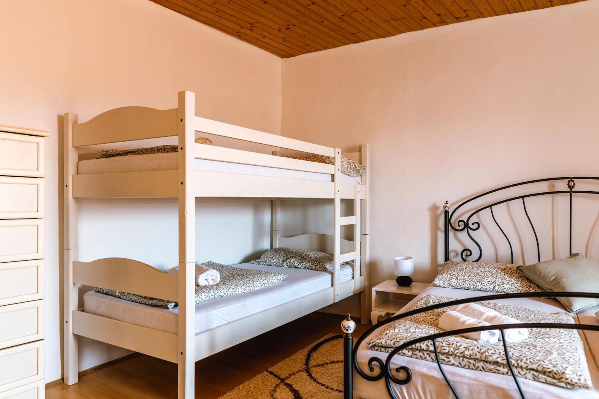 Apartment Valetovi Štanjel Eksteriør bilde