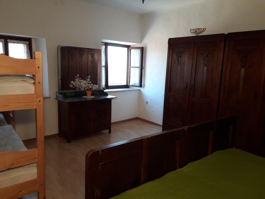 Apartment Valetovi Štanjel Eksteriør bilde