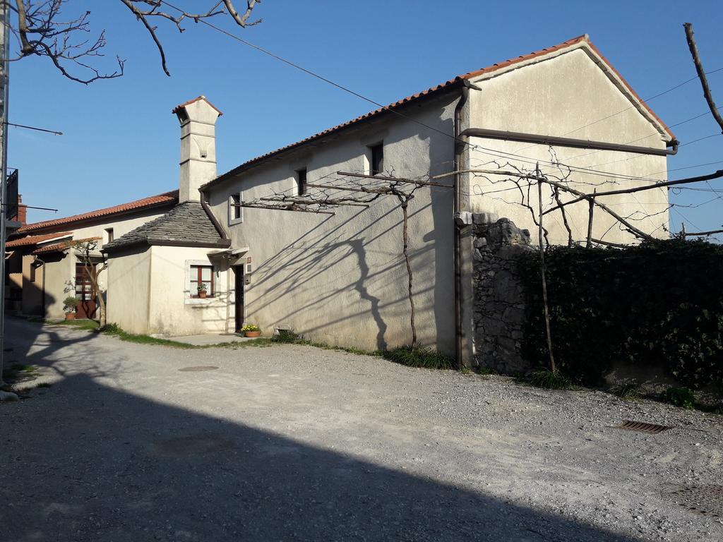 Apartment Valetovi Štanjel Eksteriør bilde